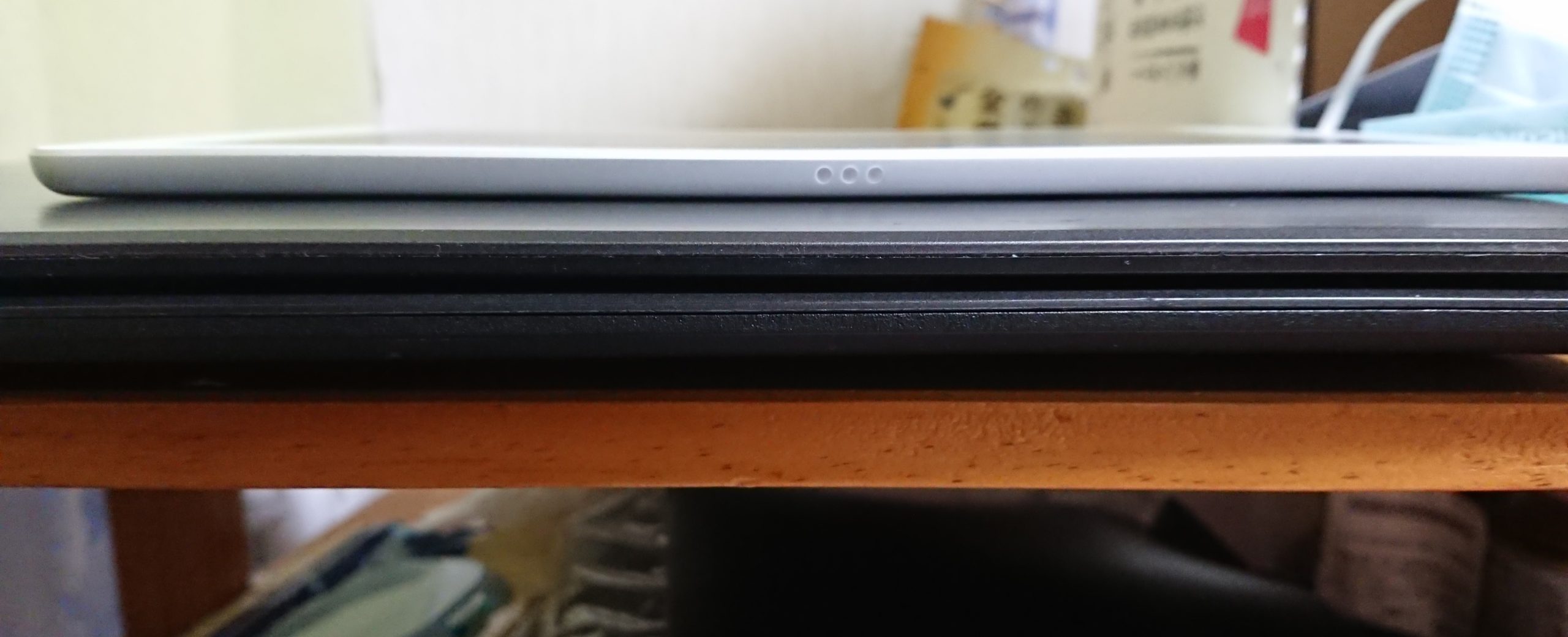 iPad10.2第7世代の薄さ